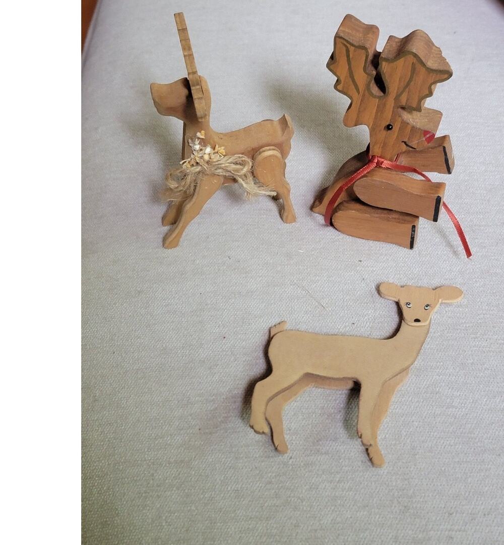 3 Wooden Deer Hand Crafted Folk Art Figures Christmas Ornaments Figurines Read